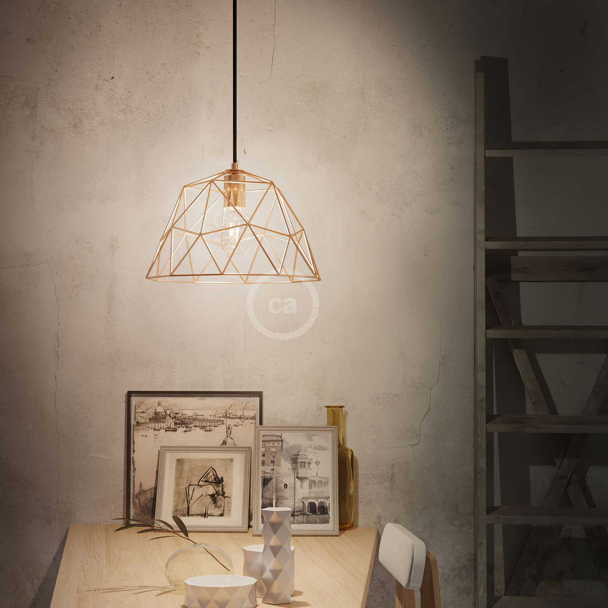 Pendelleuchte mit Textilkabel, Dome-Lampenschirm und Metall-Details