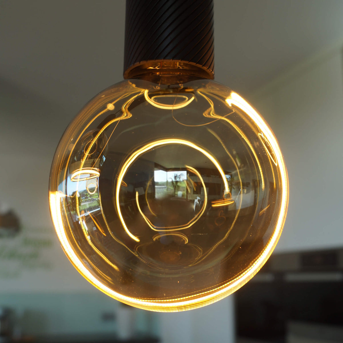 SEGULA LED Illusion Globe 125 crescent slanting smokey grau – E27, 6 W, 1.900 K, dimmbar – Bild 3