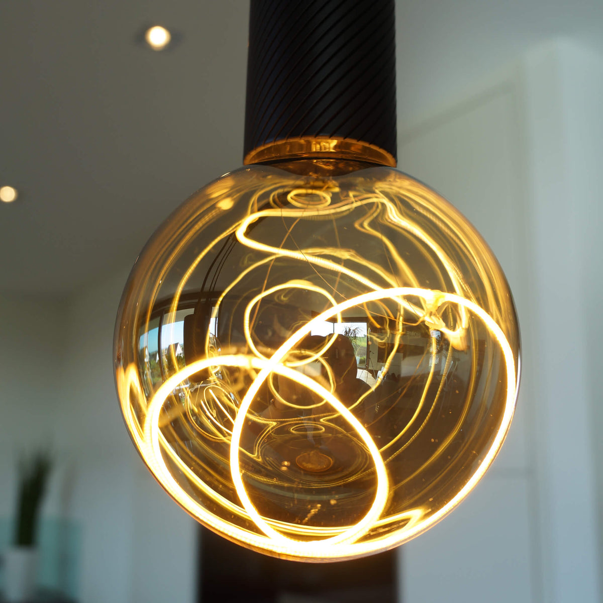 SEGULA LED Illusion Globe 125 two crescent smokey grau – E27, 8 W, 1.900 K, dimmbar – Bild 4