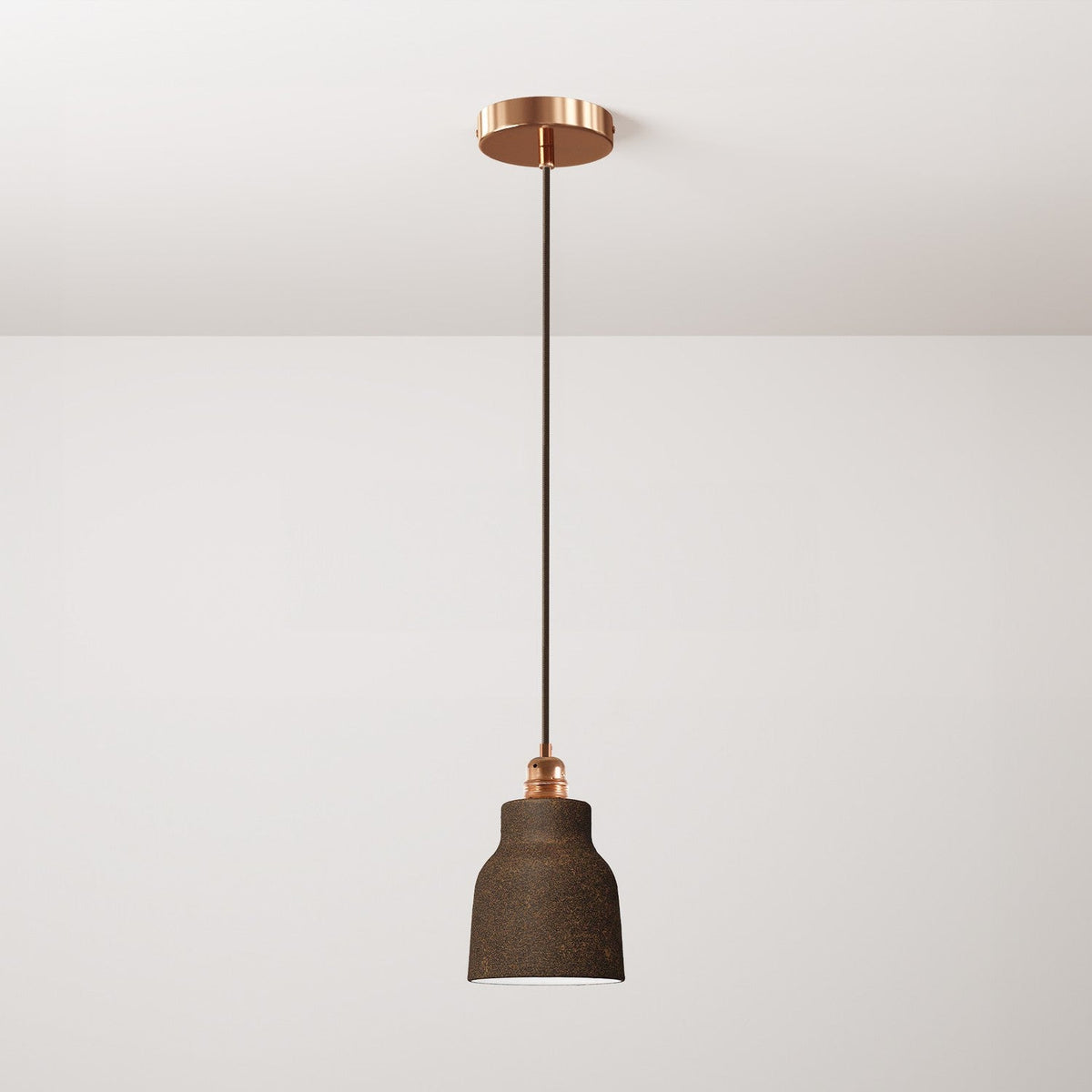 Hängeleuchte mit Textilkabel, Keramikschirm Vaso und Metallfinishs – Corten-Effekt
