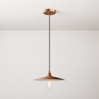 Pendelleuchte mit Textilkabel, flachem Lampenschirm aus Keramik und Metallakzenten – Corten-Effekt