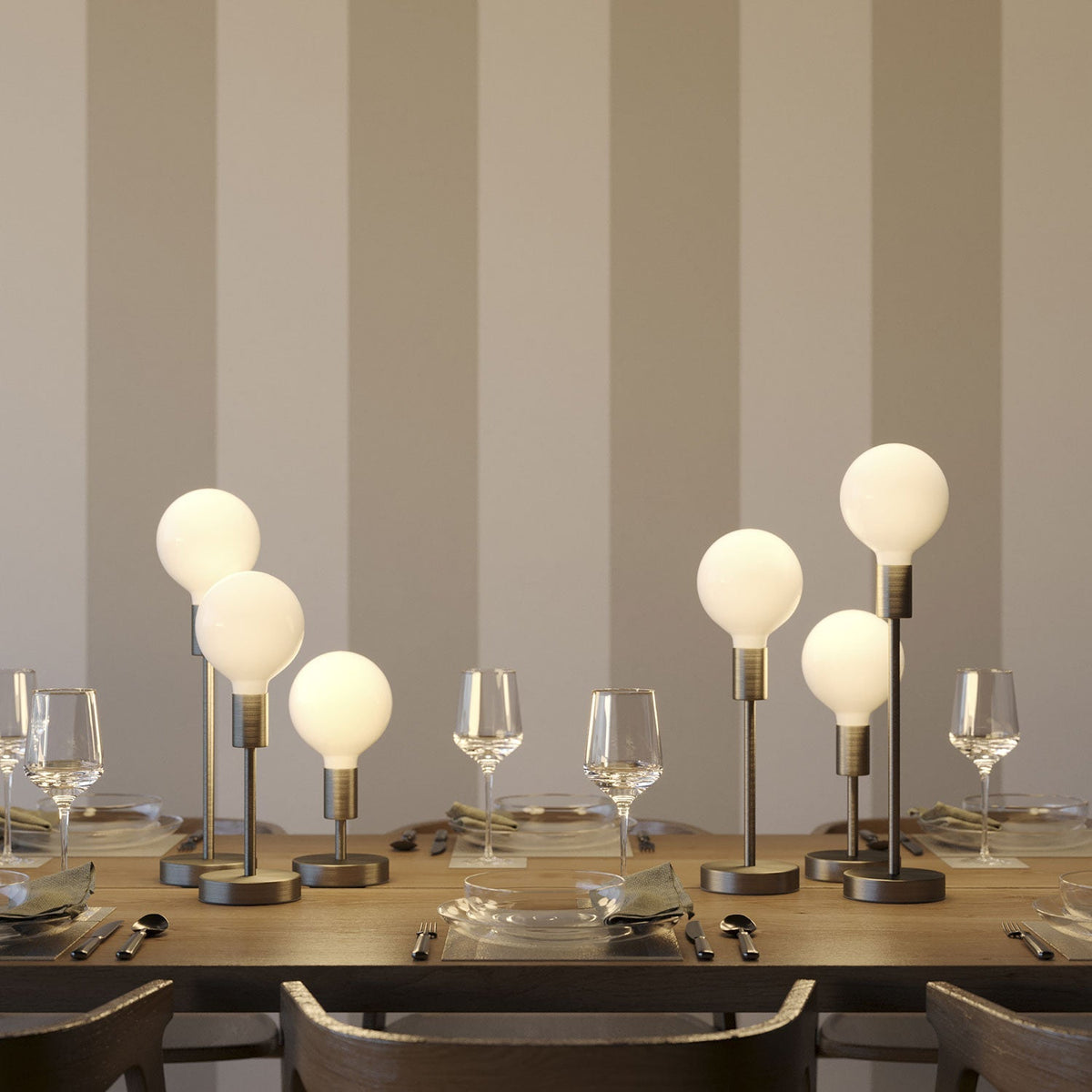 Tischlampe Alzaluce aus Metall – Mattes Titan – Ansicht 2