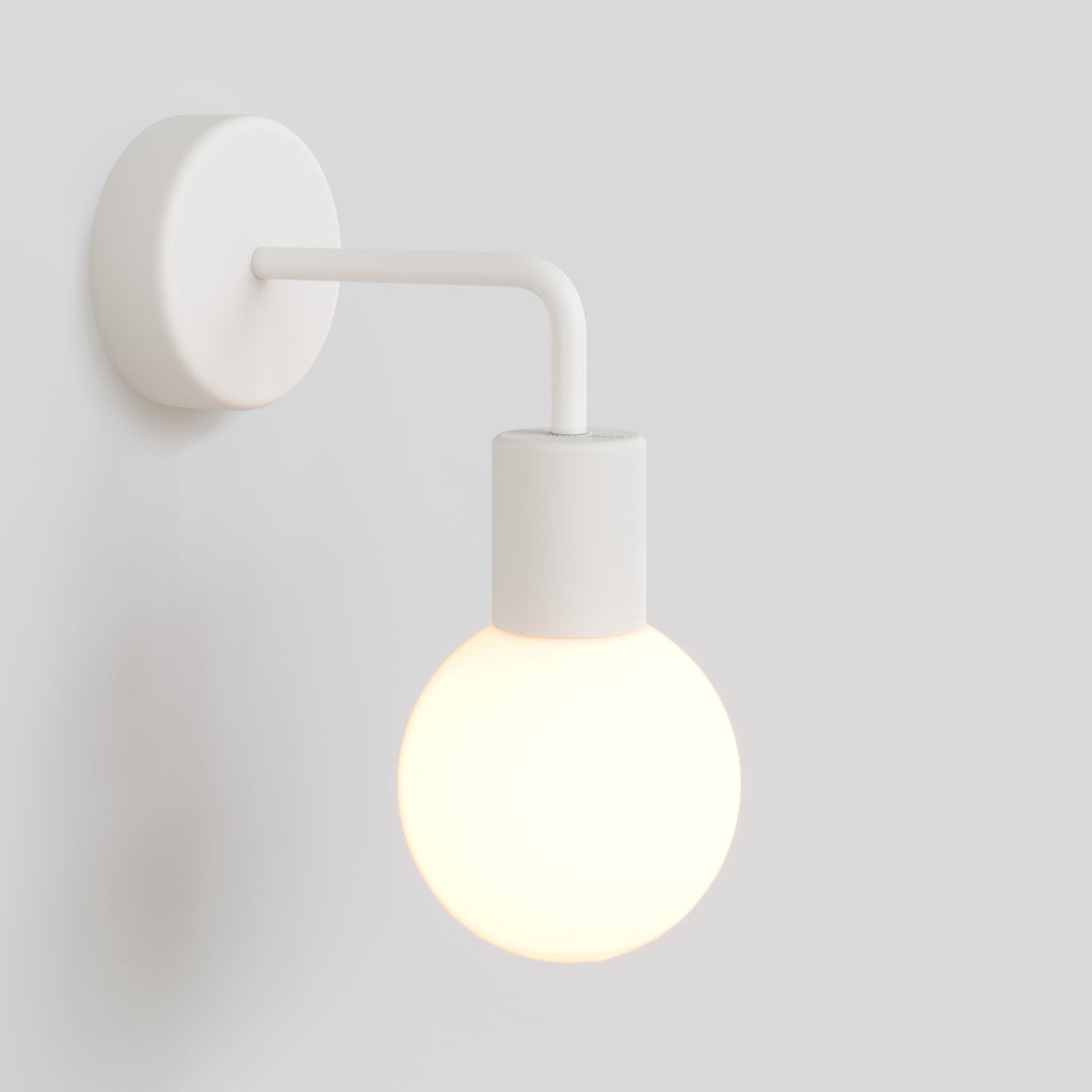 Außenwandleuchte Modulair IP65 mit L-Ausleger und kugelförmigem, bruchsicherem Unbreak-a-Ball-Lampenschirm - Weiß