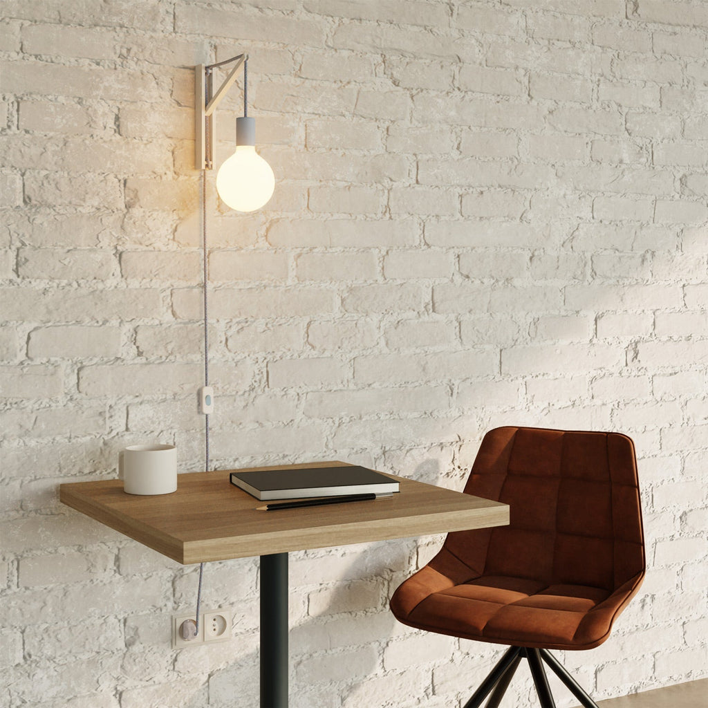 Wandleuchte aus Metall mit zweipoligem Stecker – Zuckerpapier-Blau – Ansicht 2