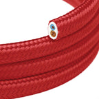 Flaches Beleuchtungskabel mit glänzendem Stoffmantel in Feuerrot