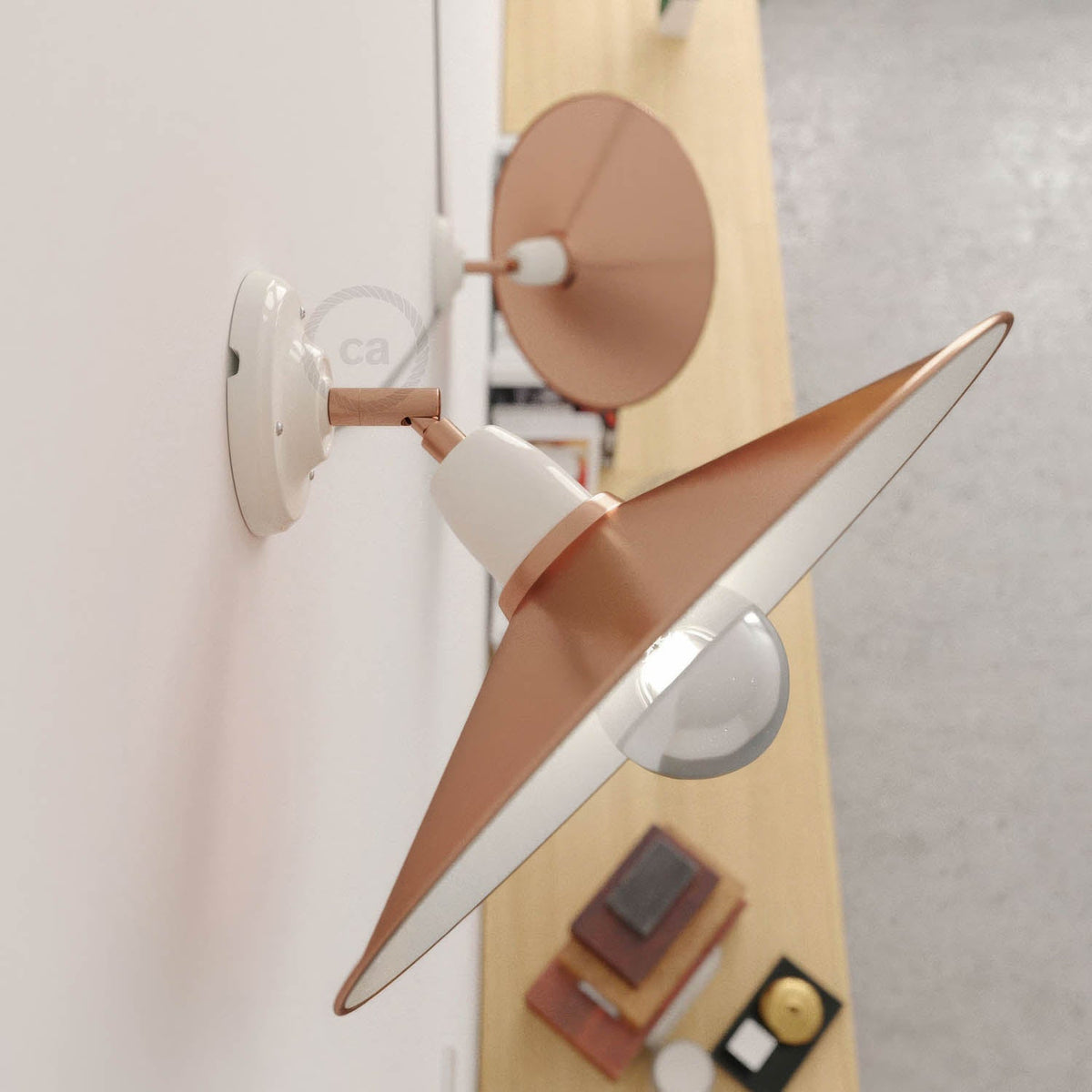 Fermaluce 90° mit Swing-Schirm, verstellbare Wand- oder Deckenleuchte aus Porzellan – Kupfer – Ansicht 2