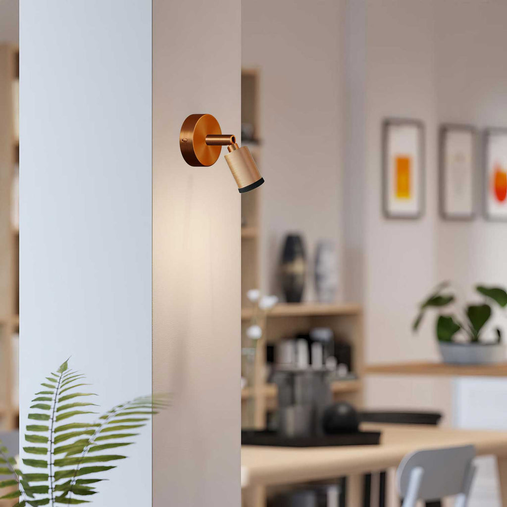 Fermaluce Mini Spotlight GU1d0, verstellbares Wand- oder Deckenstrahlerlicht mit Gelenk – Satin-Kupfer – Ansicht 2