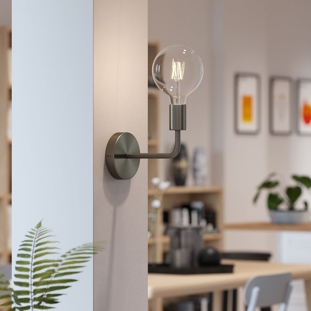Fermaluce Metall, Wandlampe aus Metall mit gebogenem Ausleger – Satin Titan – Ansicht 2
