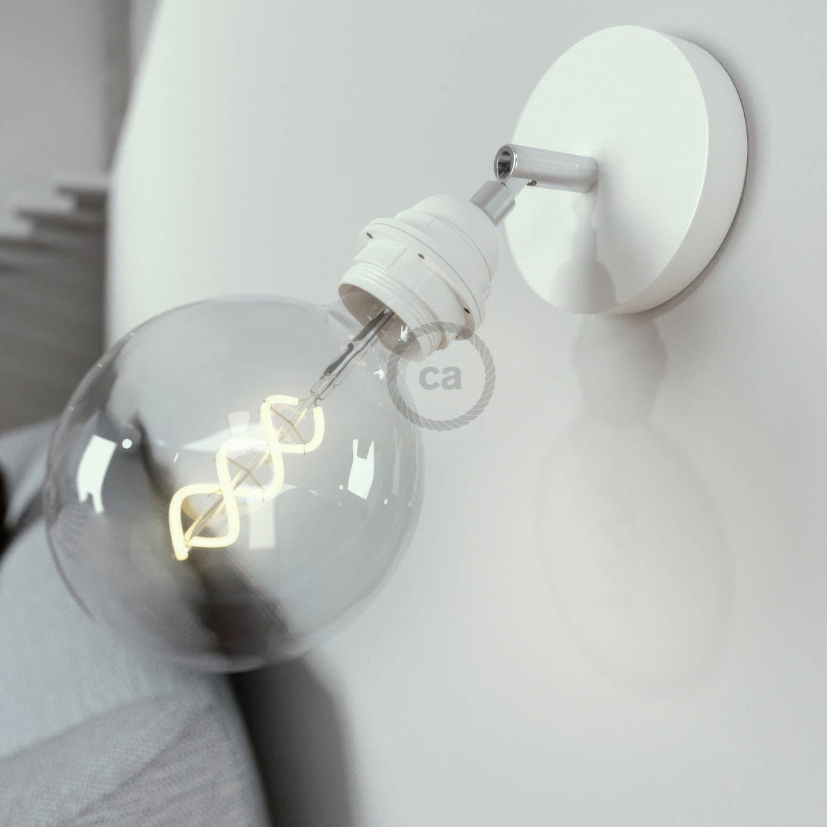 Fermaluce Metall 90° mit E27-Gewindefassung, schwenkbarer Lichtpunkt aus Metall – Weiß – Ansicht 2
