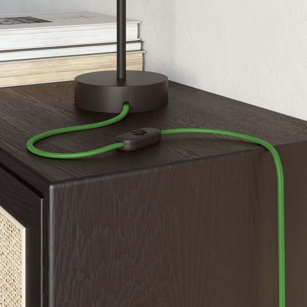 Flaches Elektrokabel mit glänzendem Stoffüberzug Limegrün – Ansicht 3