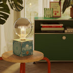 Kabellose Batterie-Lampe Cabless03 „Futur“ mit halbglänzender Glühbirne in Silberkugel-Optik - Futur Festival – Ansicht 2