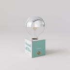 Kabellose Batterie-Lampe Cabless03 „Pensati all’Elba“ mit halbglänzender Glühbirne in Silberkugel-Optik - Tuttapolpa – Ansicht 3