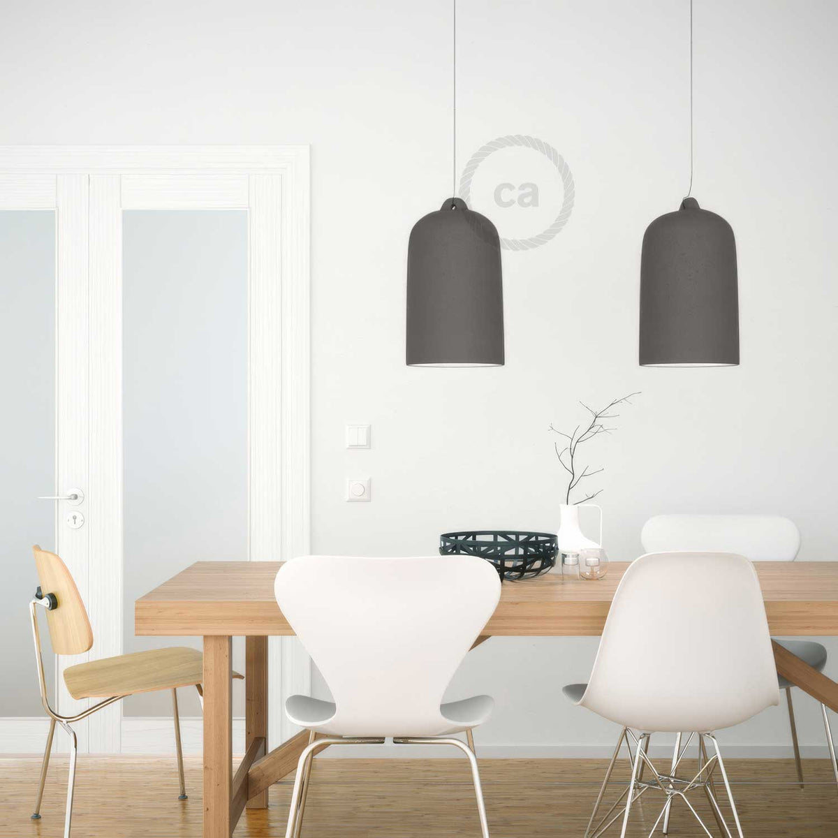 Pendelleuchte mit Textilkabel und XL Campana Keramikschirm – Beton-Optik – Ansicht 4