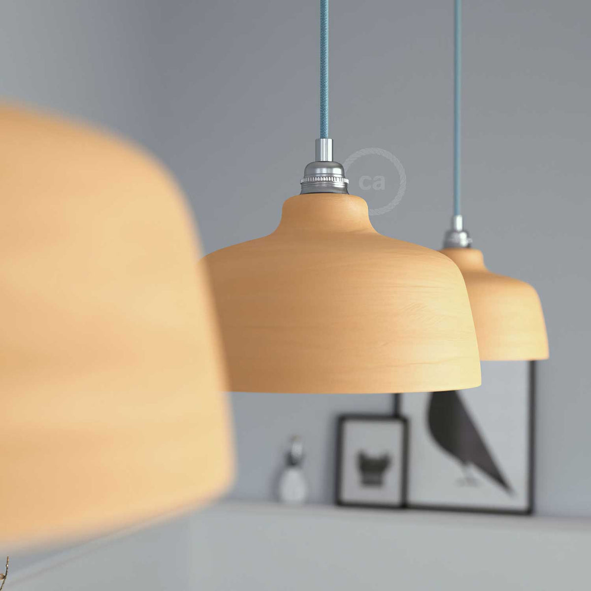 Pendelleuchte mit Textilkabel, Coppa-Keramikschirm und Metall-Details – Gestreiftes Terrakotta – Ansicht 3