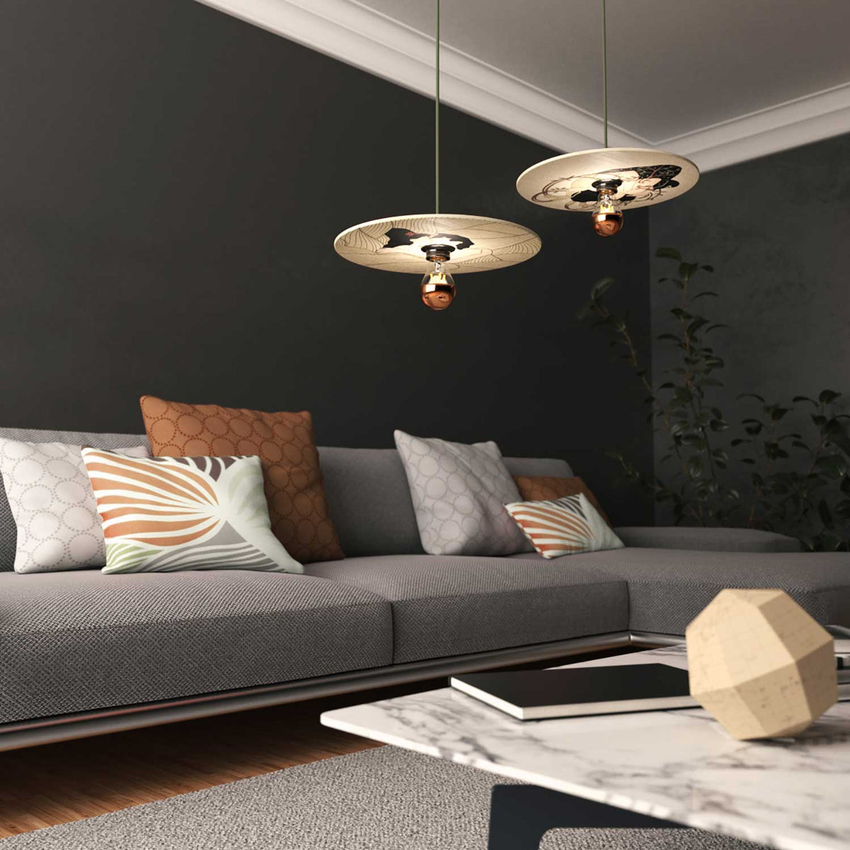 Pendelleuchte komplett mit Textilkabel, doppelseitigem UFO-Holzschirm und Metall-Details – Carolina Zuniga – Ansicht 3