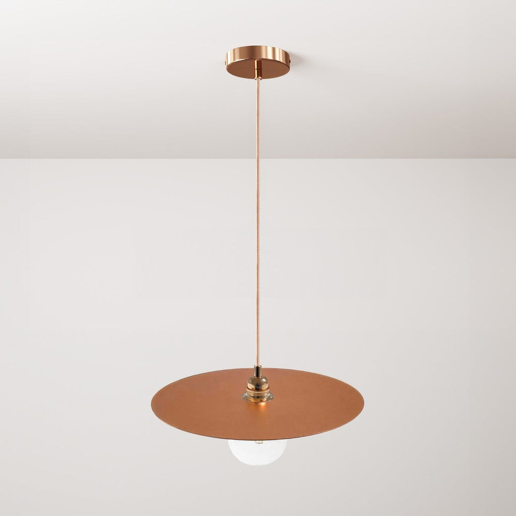 Pendelleuchte mit Textilkabel, Oversize-Lampenschirm Ellepi und Metall-Details – Kupfer