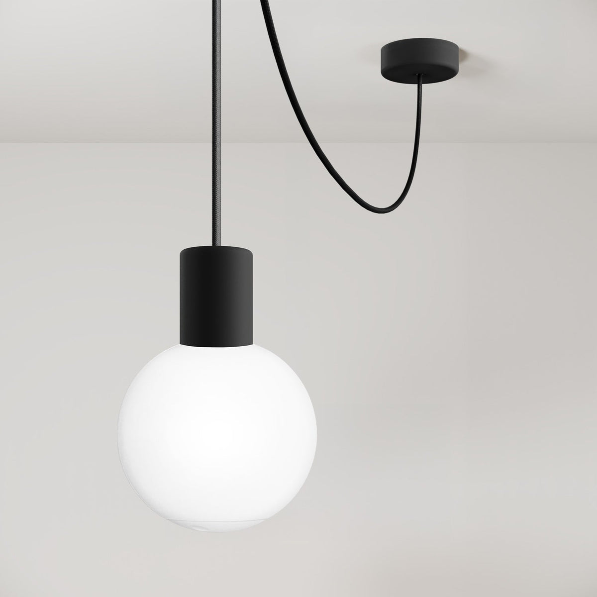Außenpendelleuchte Modulair IP65 mit unzerbrechlichem Unbreak-a-Ball Schirm – Schwarz