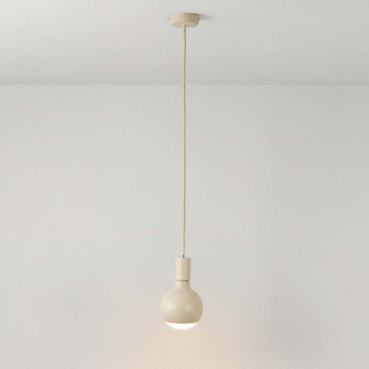 Pendelleuchte Filotto Metallico mit Glühbirne Lucia – Creme