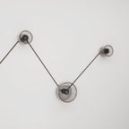 Spostaluce Wandleuchte mit 3 Ghost-Lampen und schwarz-goldenem Kabel – Ansicht 3