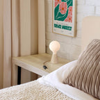 Tischleuchte mit Erlenholzfuß, Porzellan-Effekt-Lampe, RN06-Kabel und EU-Stecker – Ansicht 2