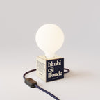 Tischlampe Cubetto „Bimbi c’è l’onde“ mit Glühbirne in Globusform mit Porzellan-Effekt – Tuttapolpa