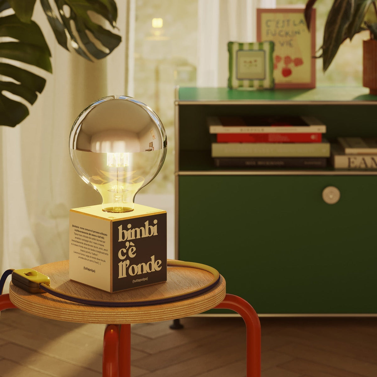 Tischlampe Cubetto „Bimbi c’è l’onde“ mit globeförmiger Glühbirne, halbversilbert – Tuttapolpa – Ansicht 2