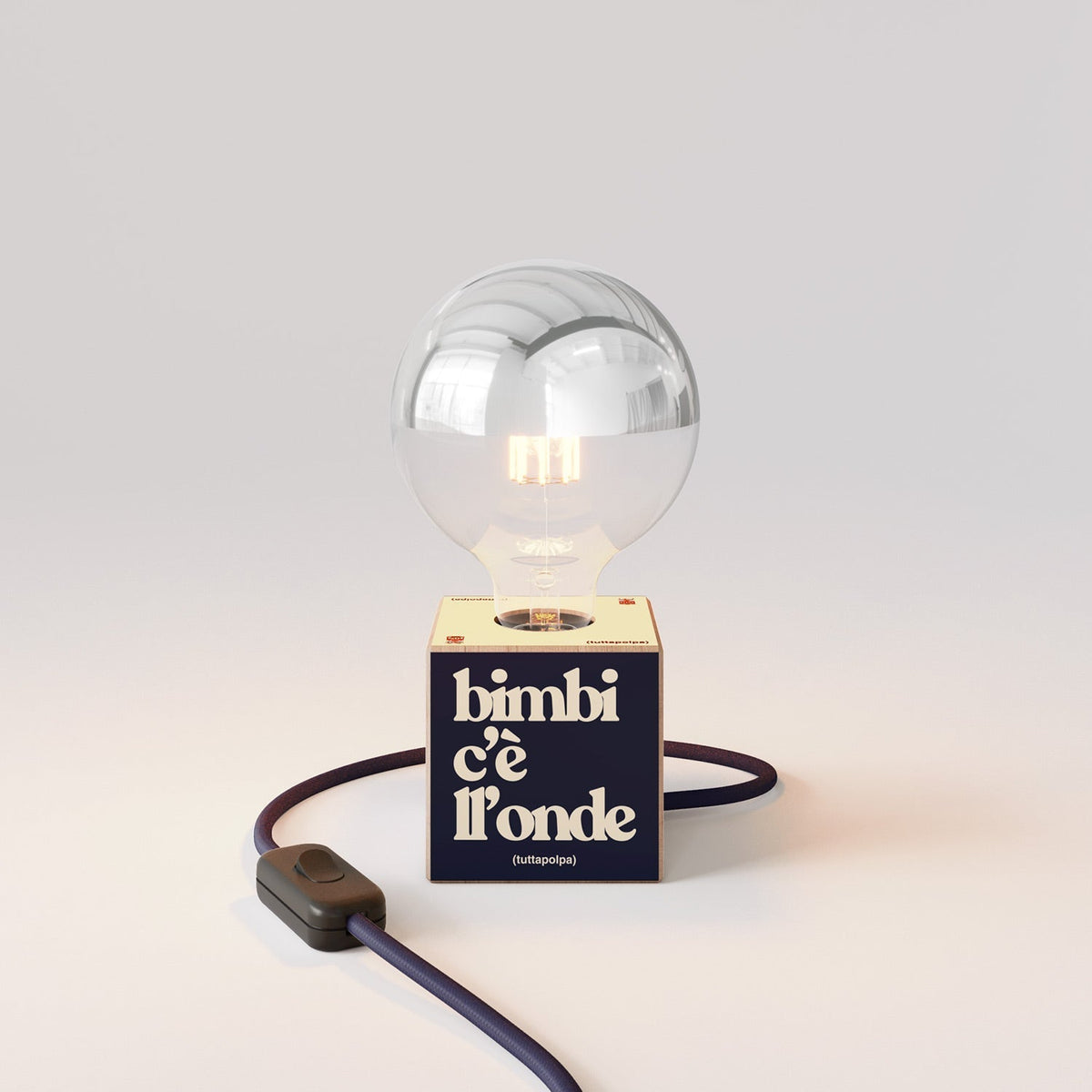 Tischlampe Cubetto „Bimbi c’è l’onde“ mit globeförmiger Glühbirne, halbversilbert – Tuttapolpa – Ansicht 4