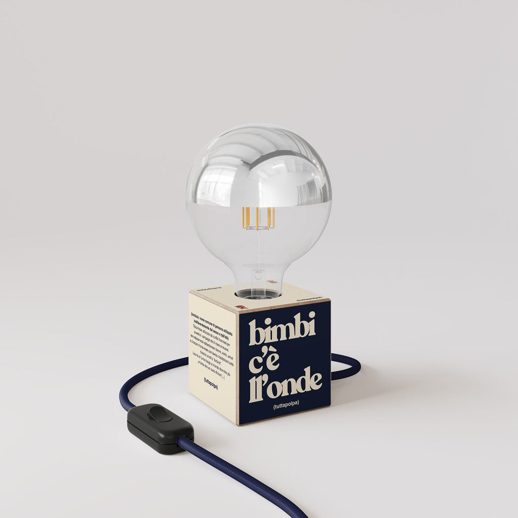 Tischlampe Cubetto „Bimbi c’è l’onde“ mit globeförmiger Glühbirne, halbversilbert – Tuttapolpa – Ansicht 3