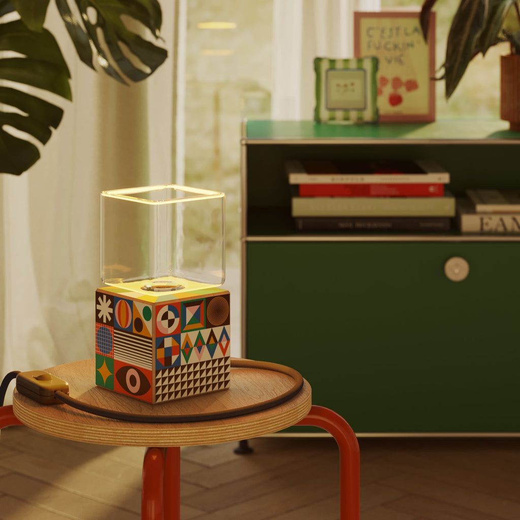 Cubetto Tischlampe mit Ghost Glühbirne - PosterLad – Ansicht 2