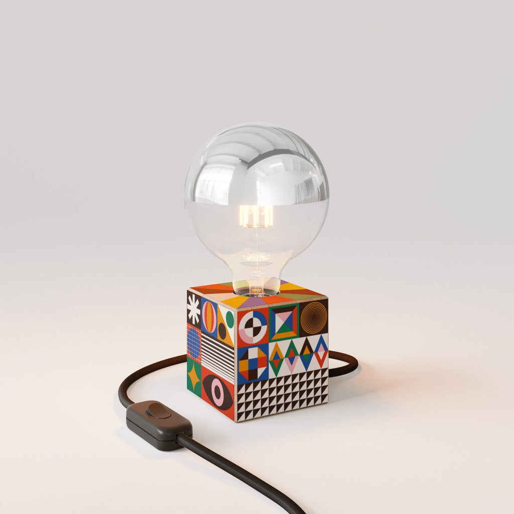 Cubetto Tischlampe mit Glühbirne Globo mit halbverspiegelter Silberkugel - PosterLad