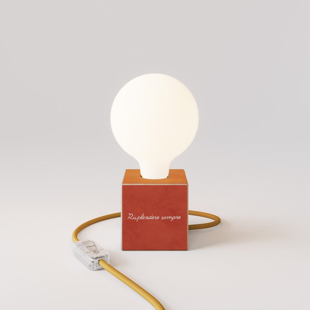 Tischlampe Cubetto „Die Sonne“ mit Glühbirne in Globusform mit Porzellan-Effekt – Santomanifesto – Ansicht 4