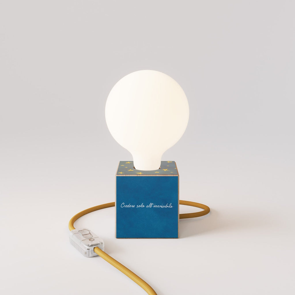 Tischlampe Cubetto „La luna“ mit Glühbirnen-Globe in Porzellanoptik - Santomanifesto – Ansicht 4