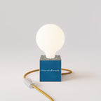 Tischlampe Cubetto „La luna“ mit Glühbirnen-Globe in Porzellanoptik - Santomanifesto – Ansicht 4