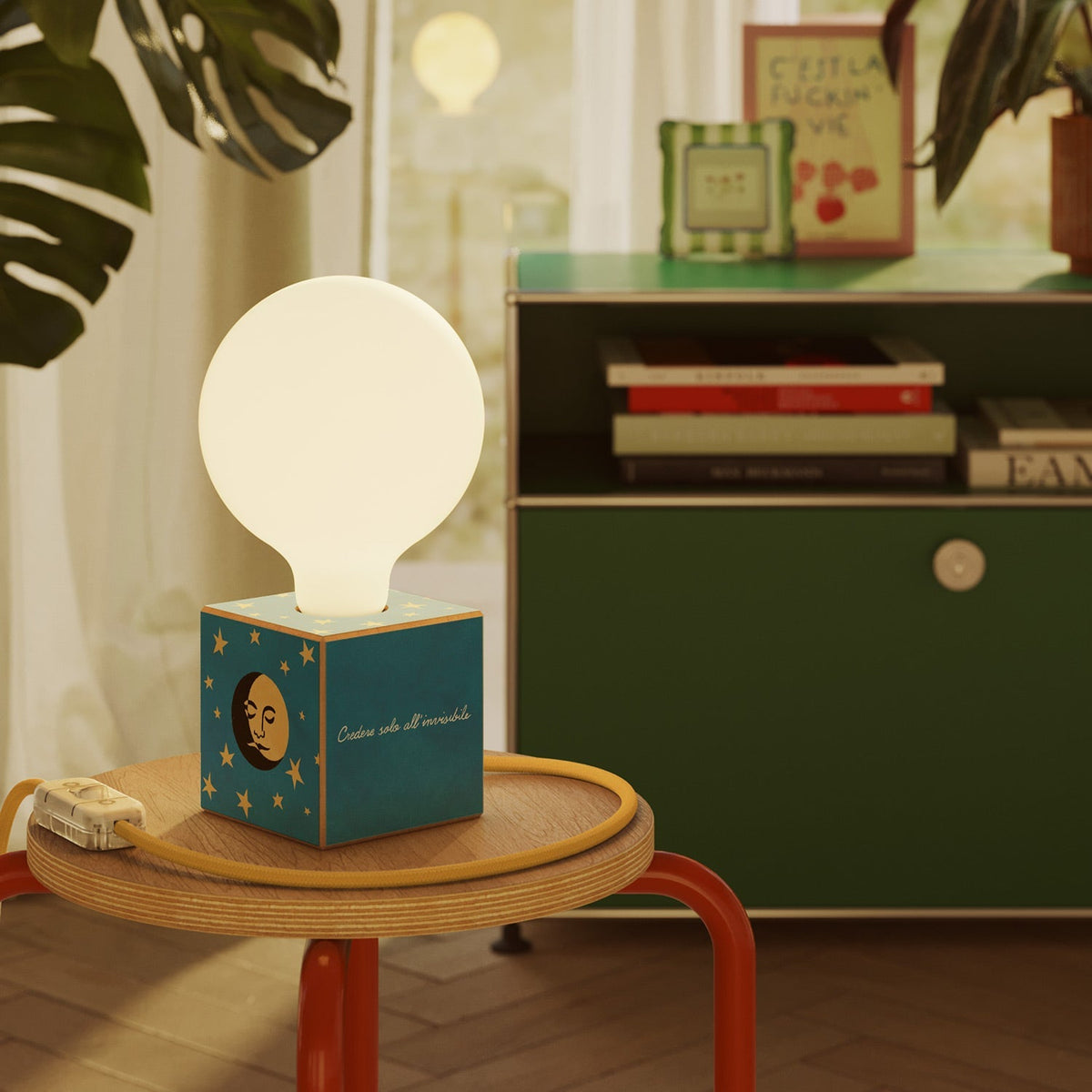 Tischlampe Cubetto „La luna“ mit Glühbirnen-Globe in Porzellanoptik - Santomanifesto – Ansicht 2