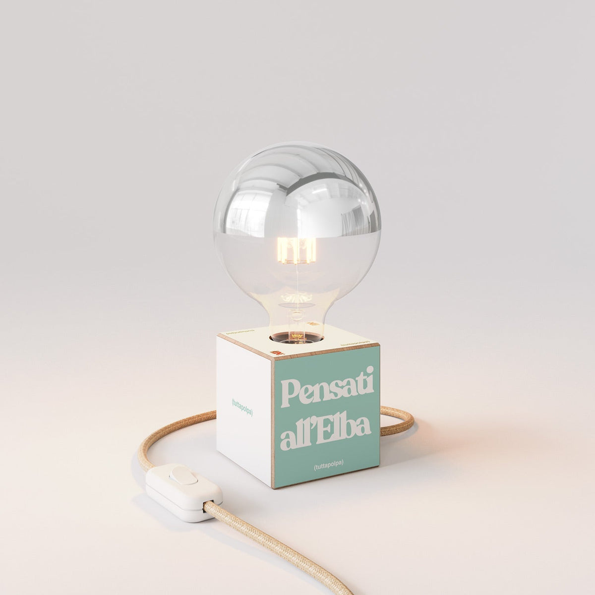 Tischlampe Cubetto „Pensati all’Elba“ mit Glühbirnen-Globe, halbverspiegelte Silberkugel - Tuttapolpa