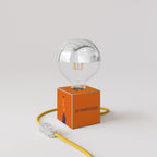 Tischlampe Cubetto „Può nascere un fiore“ mit Glühbirne Globe mit silberner Halbkugel - Santomanifesto – Ansicht 3
