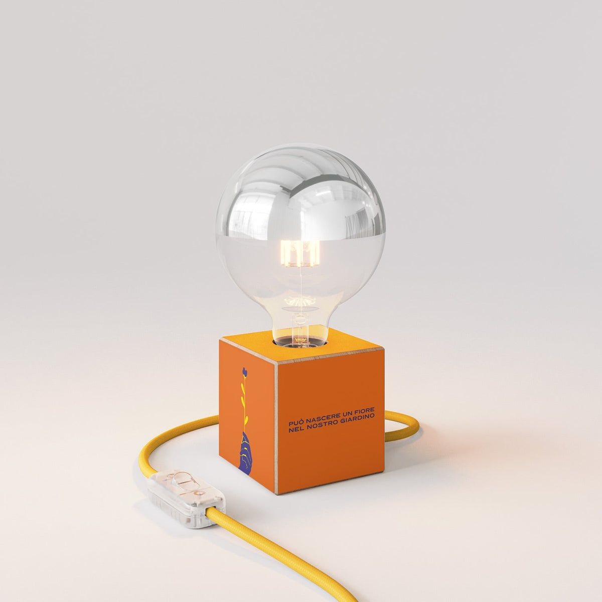 Tischlampe Cubetto „Può nascere un fiore“ mit Glühbirne Globe mit silberner Halbkugel - Santomanifesto