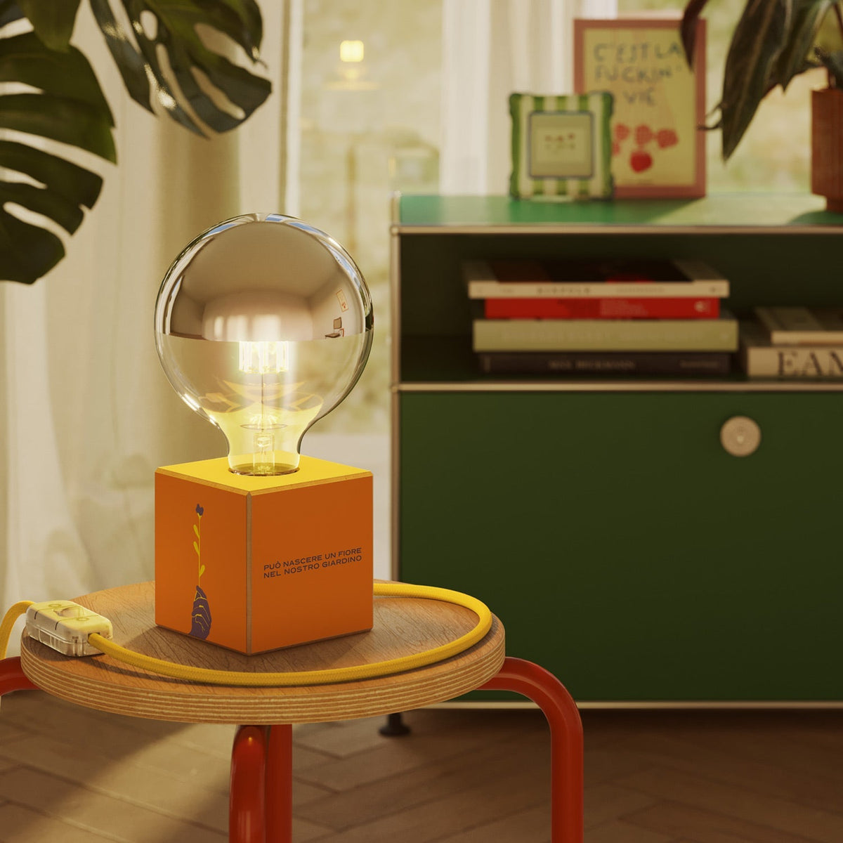 Tischlampe Cubetto „Può nascere un fiore“ mit Glühbirne Globe mit silberner Halbkugel - Santomanifesto – Ansicht 2