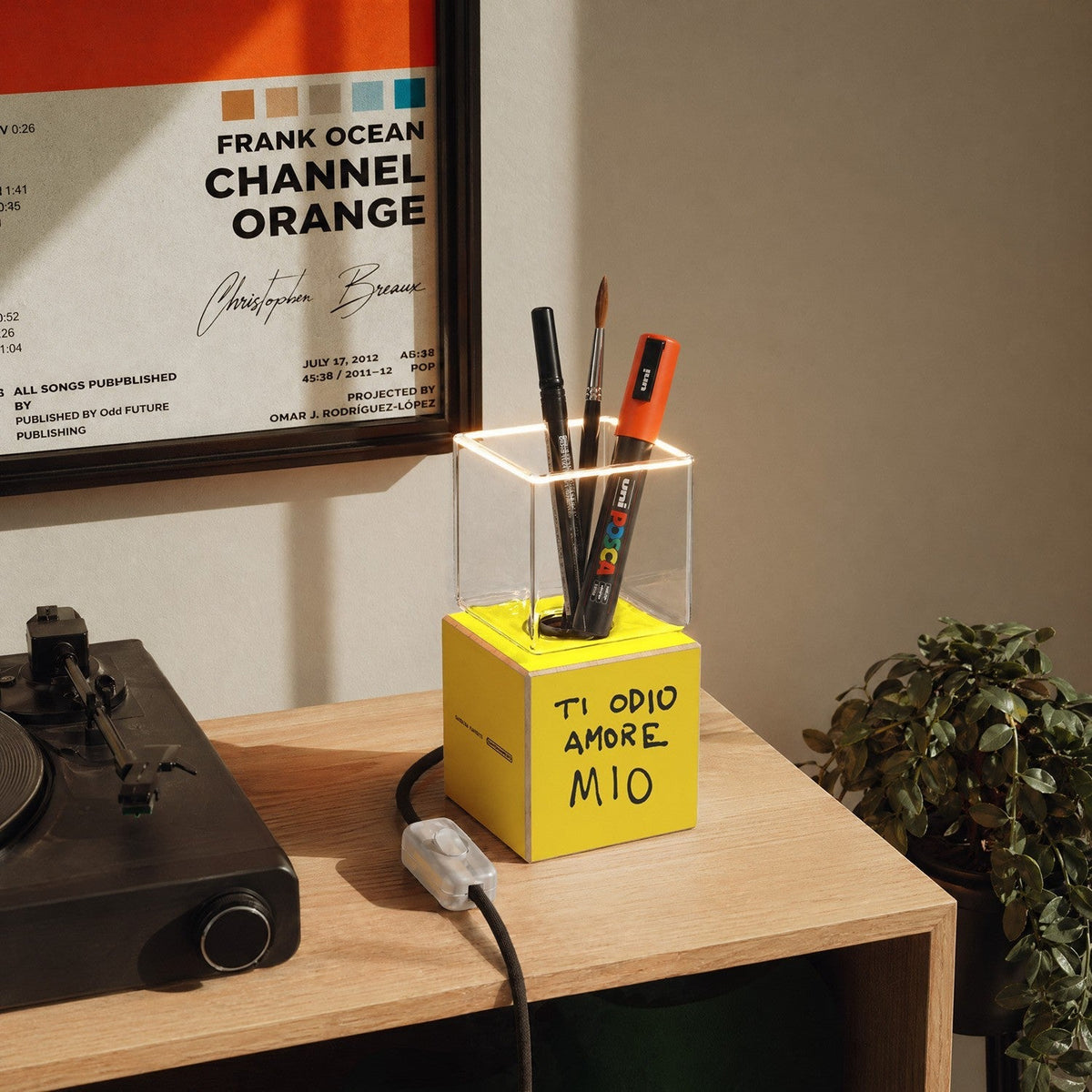 Tischlampe Cubetto "Ti odio amore mio" mit Ghost-Glühbirne - Santomanifesto – Ansicht 3