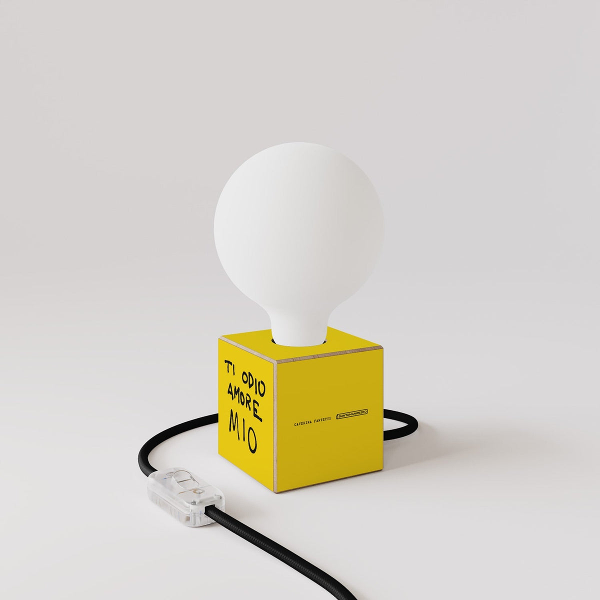 Tischlampe Cubetto „Ti odio amore mio“ mit Glühbirne Globe mit Porzellan-Effekt - Santomanifesto – Ansicht 3
