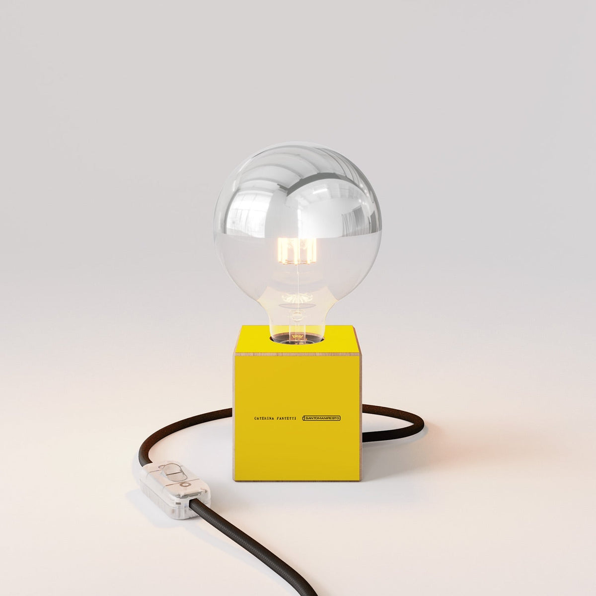 Tischlampe Cubetto „Ti odio amore mio“ mit halbverspiegelter Glühbirne in Globusform – Santomanifesto – Ansicht 4