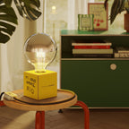 Tischlampe Cubetto „Ti odio amore mio“ mit halbverspiegelter Glühbirne in Globusform – Santomanifesto – Ansicht 2