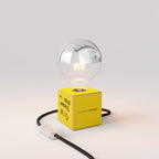 Tischlampe Cubetto „Ti odio amore mio“ mit halbverspiegelter Glühbirne in Globusform – Santomanifesto