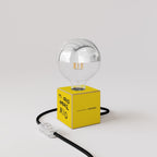 Tischlampe Cubetto „Ti odio amore mio“ mit halbverspiegelter Glühbirne in Globusform – Santomanifesto – Ansicht 3