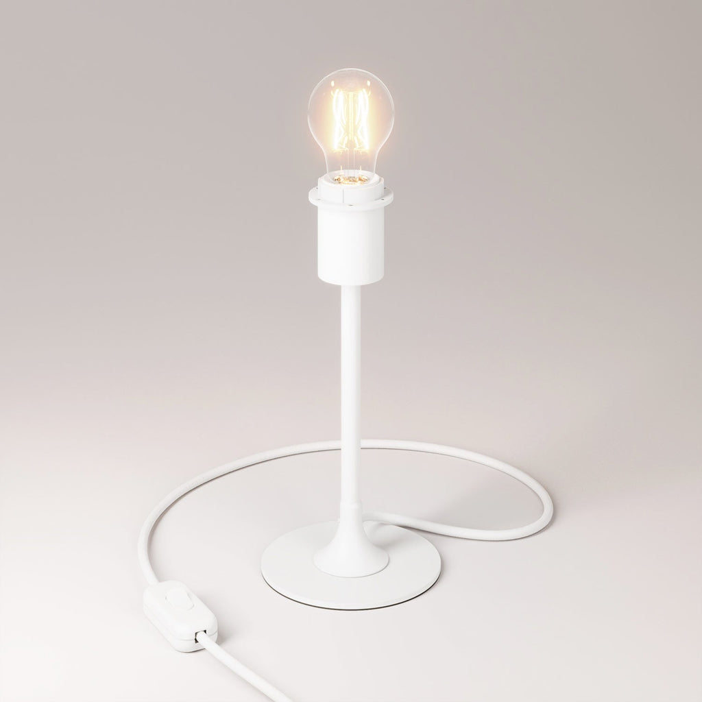 MAG-Y Tischlampe mit rundem Metallfuß und Vorbereitung für Lampenschirm – Mattweiß
