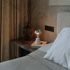 Tragbare, wiederaufladbare Lampe Cabless01 mit Globe-Halbkugel-Glühbirne in Silber – Weiß – Ansicht 2
