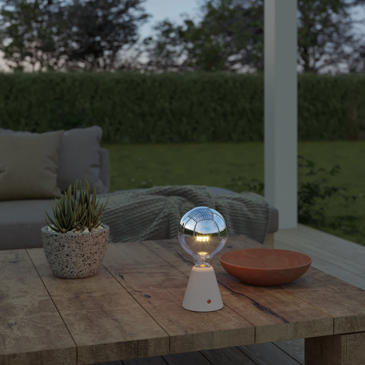Tragbare, wiederaufladbare Lampe Cabless01 mit Globe-Halbkugel-Glühbirne in Silber – Weiß – Ansicht 3