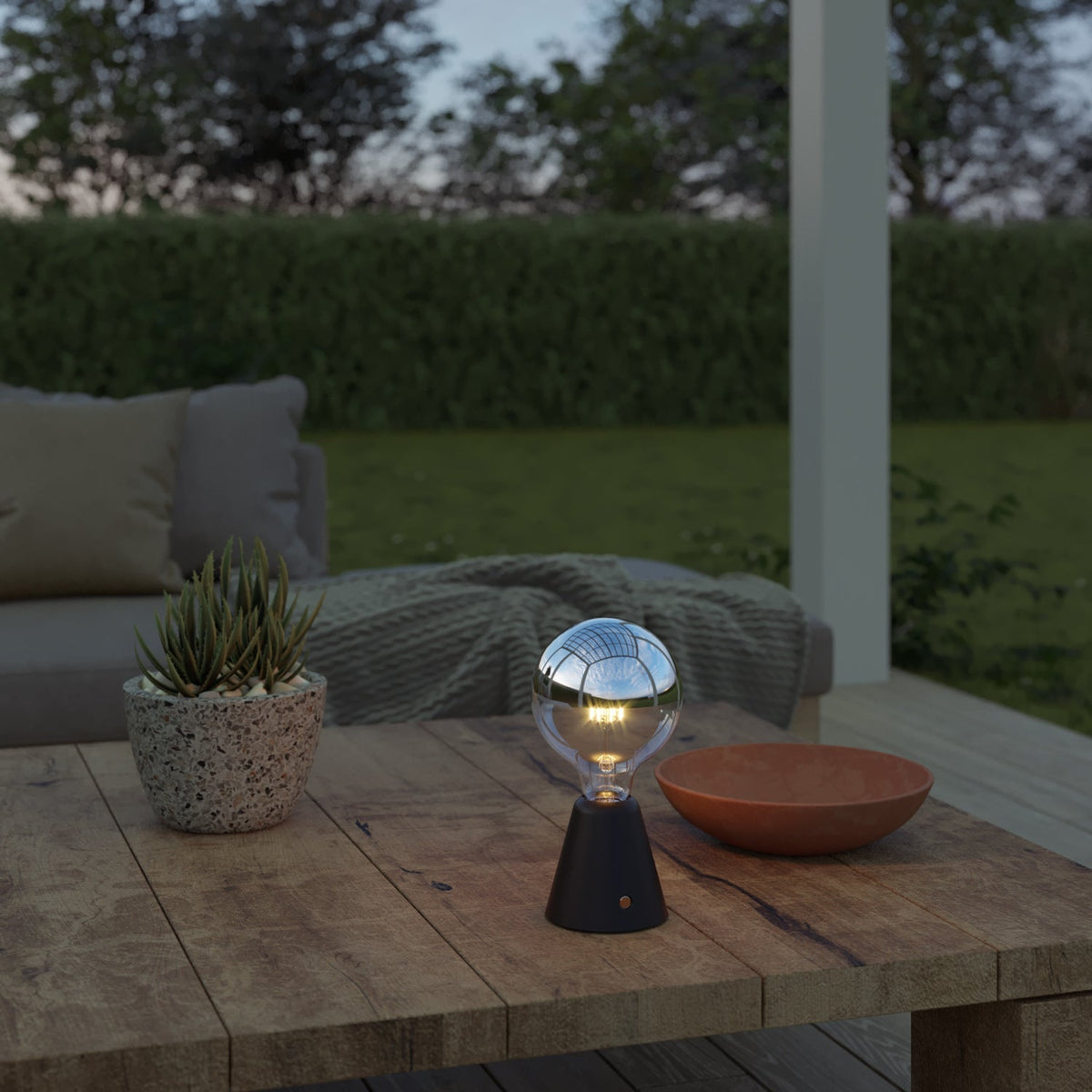 Tragbare, wiederaufladbare Lampe Cabless01 mit Halbglobe-Silberbirne – Schwarz – Ansicht 3