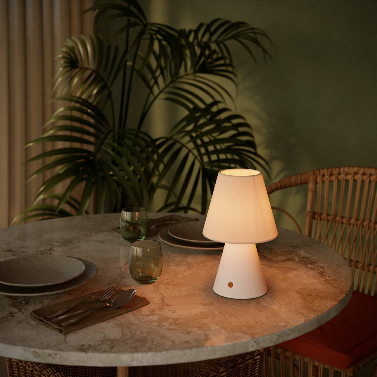 Wiederaufladbare, tragbare Cabless11-Lampe mit Tropfenglühlampe und Schirm – Weiß – Ansicht 2
