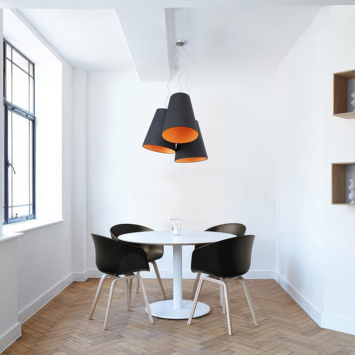 Trittico-Deckenlampe mit kegelförmigen Lampenschirmen in Anthrazit und Mandarine – Made in Italy – Ansicht 2